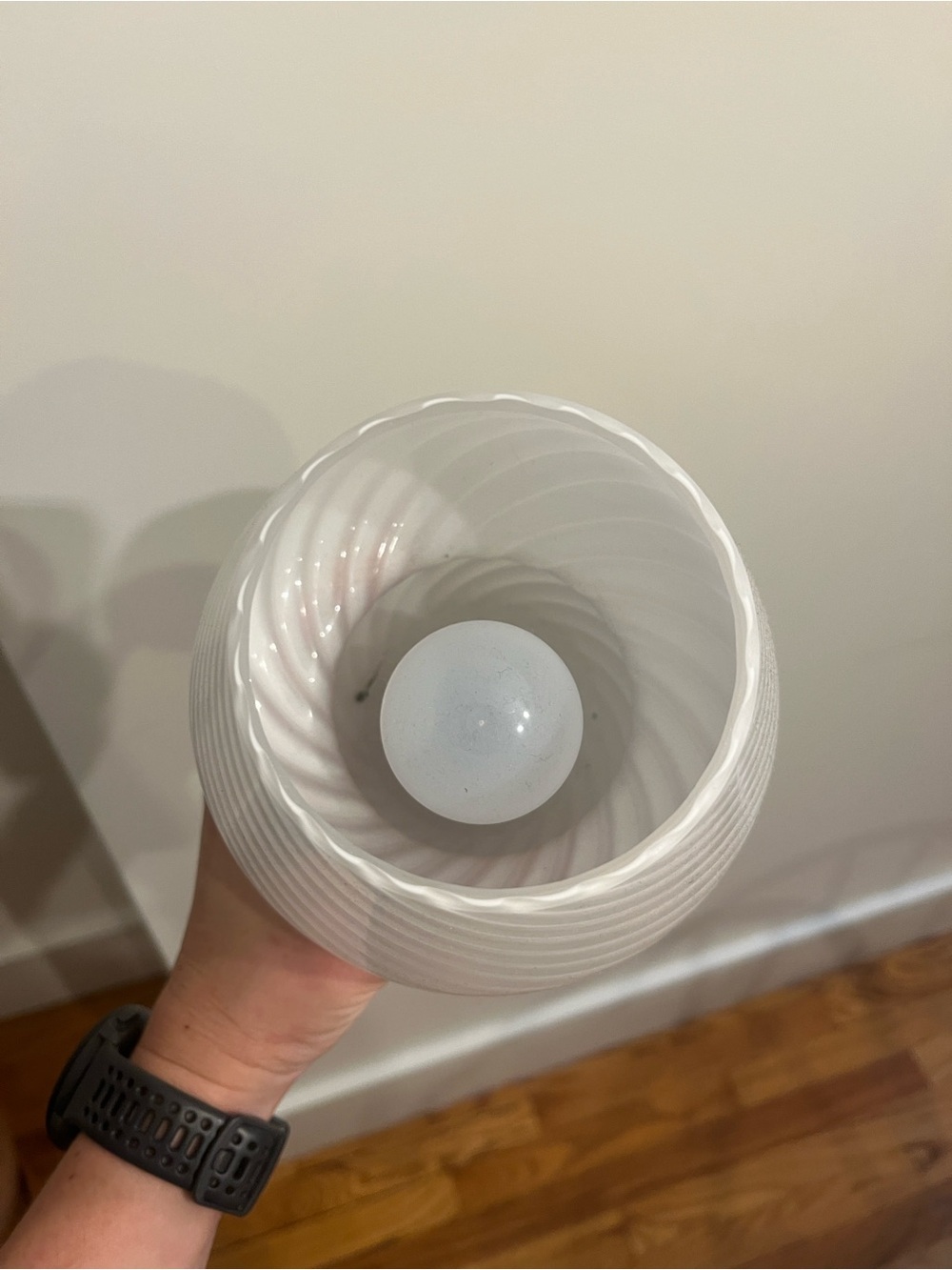 Cordless rechargeable Swirled White Ceramic Vase - Picture 3 of 5
